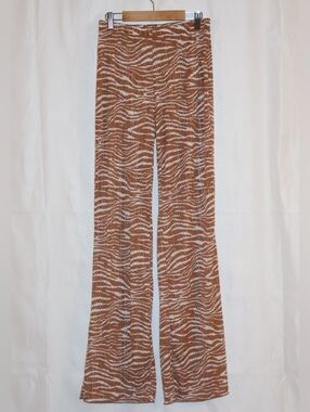 Blue Blush Brown & White Zebra-Print Flare Pants. Medium.